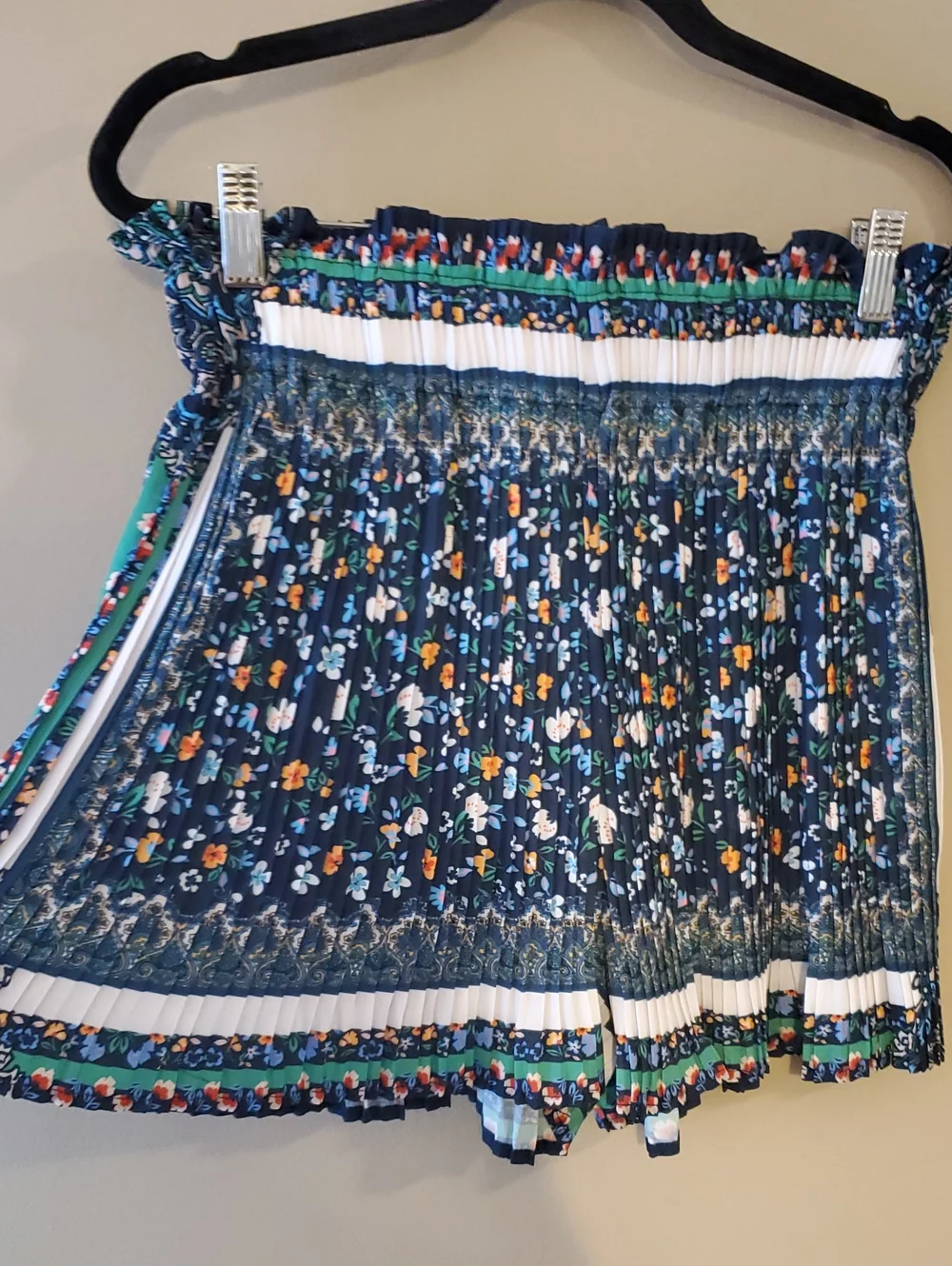 Her…Bottari Floral Pleated Shorts Size M NWOT'S